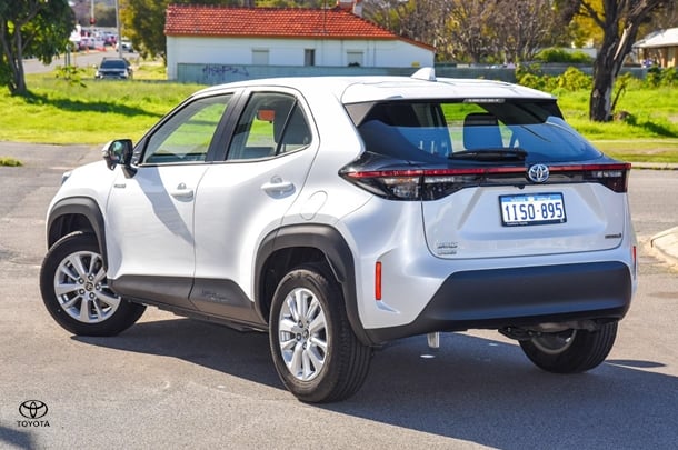 2023 Toyota Yaris Cross Hybrid GX image 2