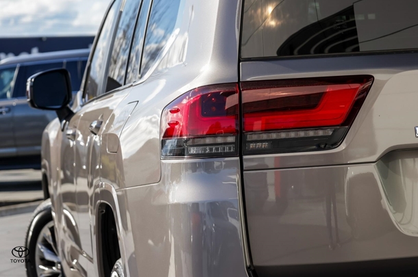 2022 Toyota LANDCRUISER Sahara ZX image 19