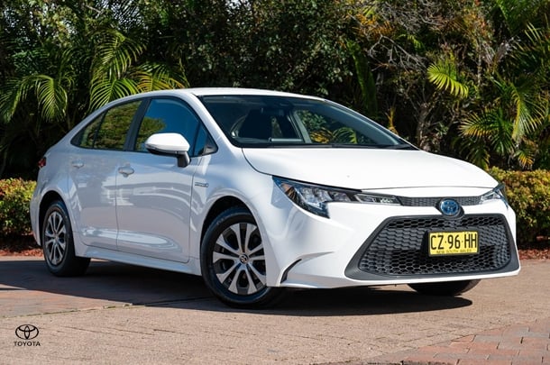 2020 TOYOTA Corolla Sedan Hybrid Ascent Sport image 1
