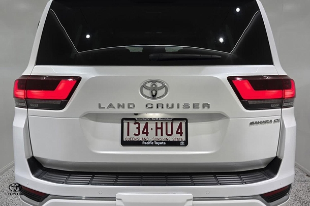 2023 Toyota Landcruiser Sahara ZX image 3