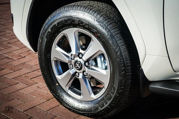 2025 Toyota Landcruiser VX image 5