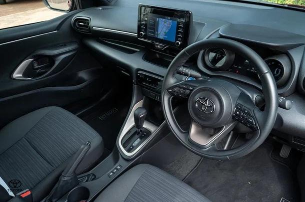2023 TOYOTA Yaris Hybrid SX image 7