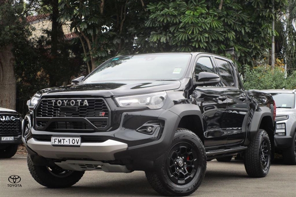 2023 Toyota Hilux GR-S image 4