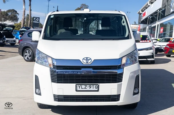 2022 Toyota HIACE LWB image 4