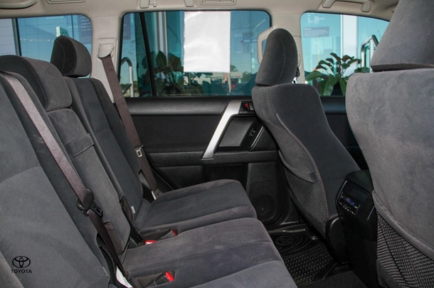 2023 Toyota Prado GXL image 11