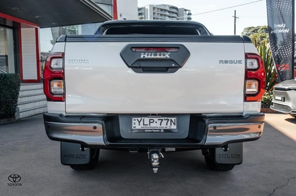 2021 TOYOTA Hilux 4x4 Rogue image 5