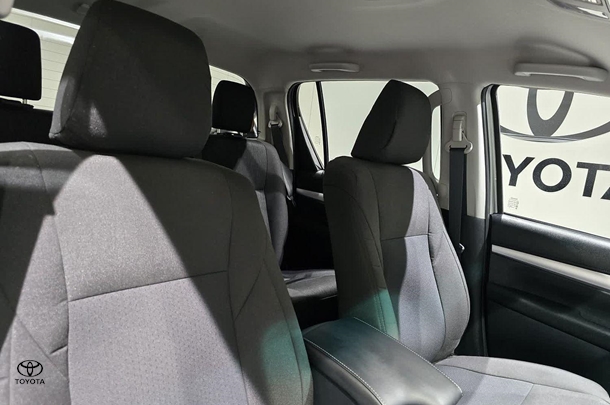 2024 Toyota Hilux SR5 image 26