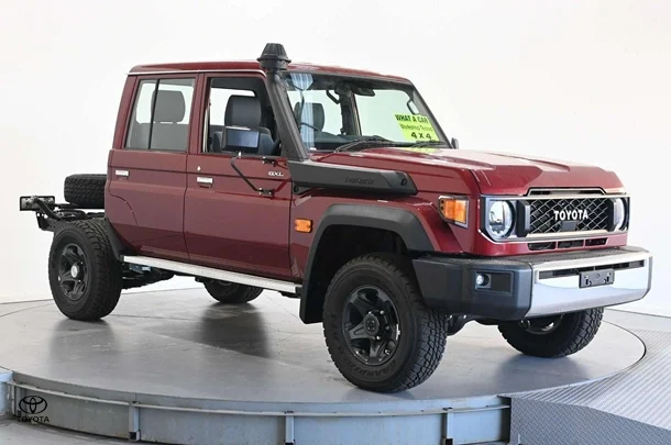 2025 Toyota LC Military GXL image 3