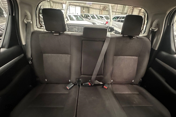 2021 Toyota Hilux SR5 image 21