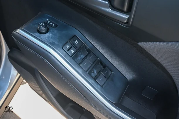 2022 Toyota KLUGER HYBRID GX AWD image 10