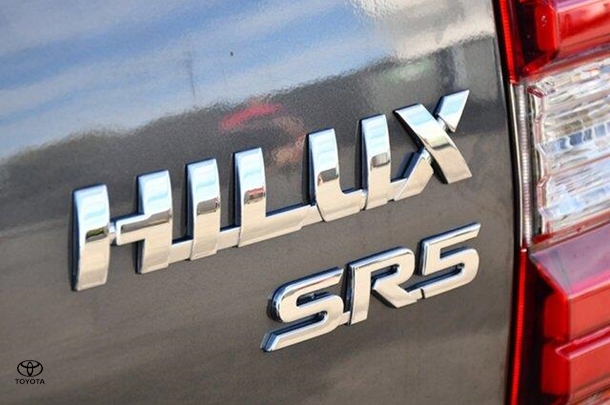 2020 Toyota Hilux SR5 image 20