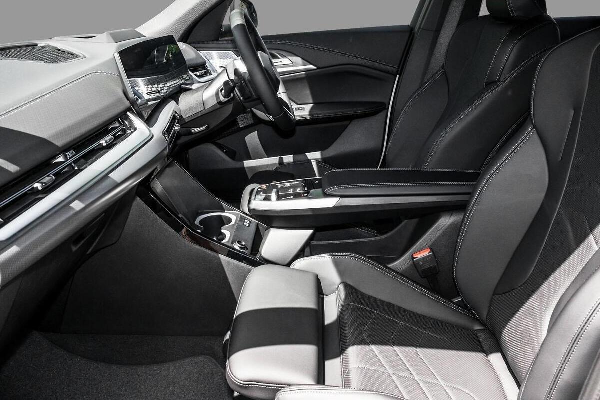 2025 BMW iX2 xDrive30 M Sport U10 Auto AWD image 9