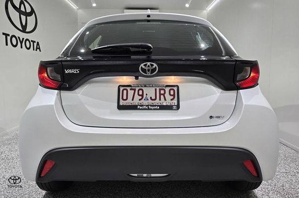 2024 Toyota Yaris HB Hybrid Ascent Sport image 4