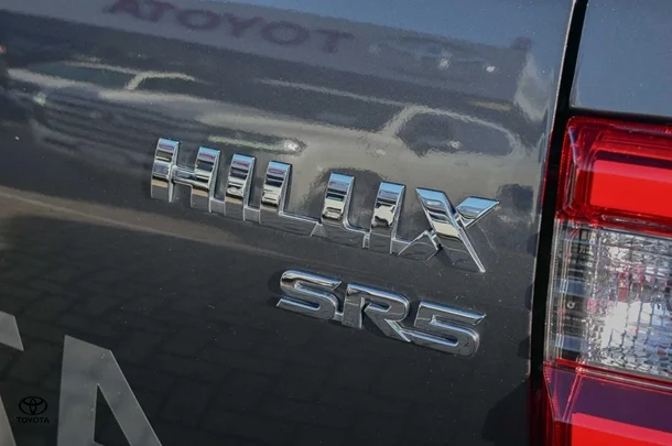 2023 Toyota HILUX SR5 image 15