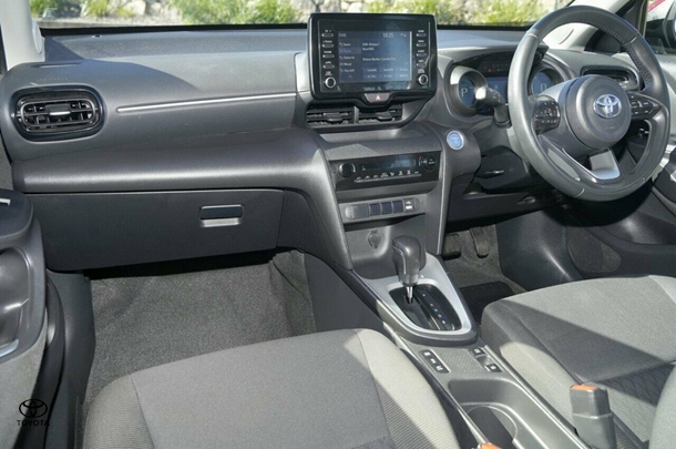 2021 Toyota Yaris Cross Hybrid GX image 6