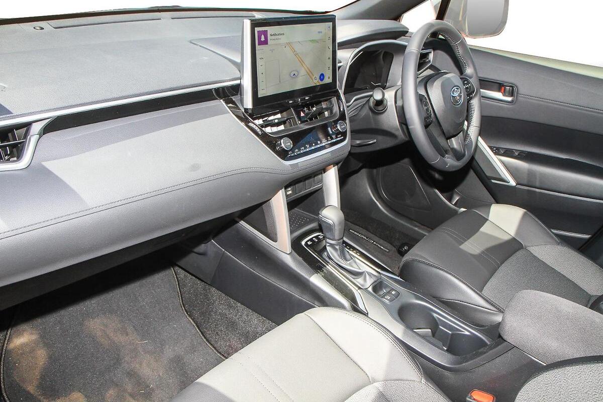 2025 Toyota Corolla Cross GXL Auto eFour image 8