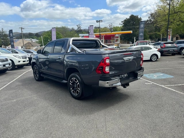 2022 Toyota Hilux SR5 image 5