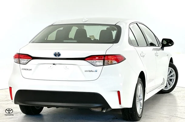 2023 Toyota Corolla Sedan Hybrid Ascent Sport image 8