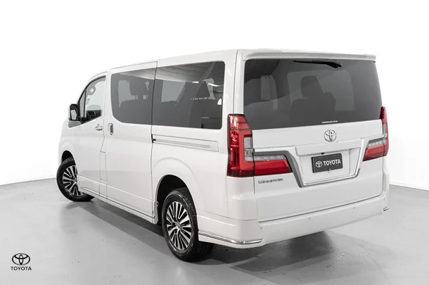 2022 Toyota Granvia Standard image 5