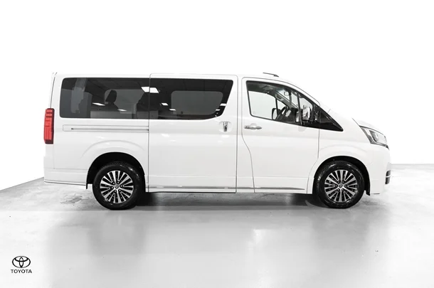 2022 Toyota Granvia Standard image 10