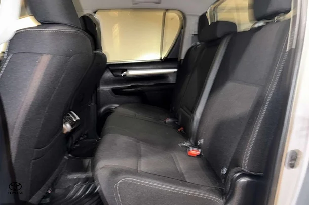 2019 Toyota Hilux SR5 image 5
