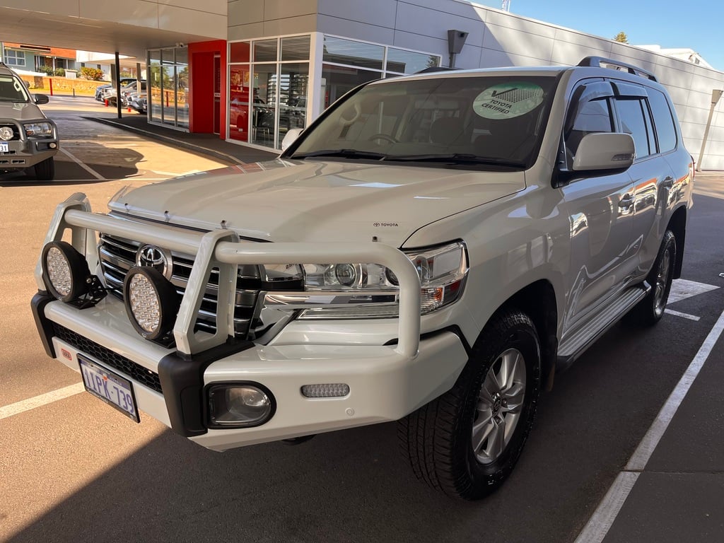 2020 Toyota Landcruiser GXL image 7