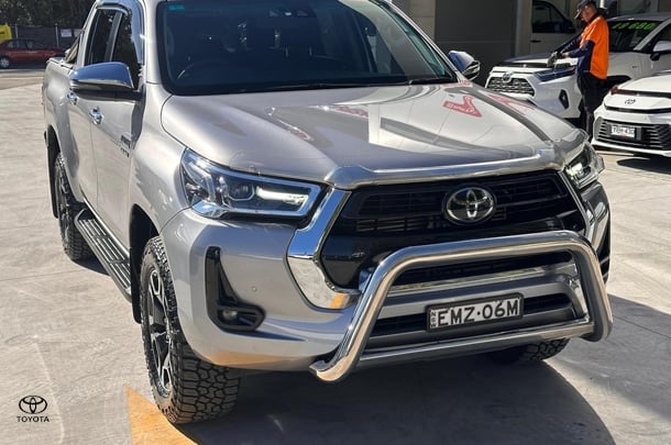 2021 Toyota HiLux 4x4 SR5 image 10