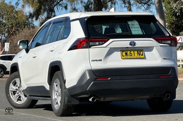 2020 Toyota RAV4 HYBRID GX AWD image 5