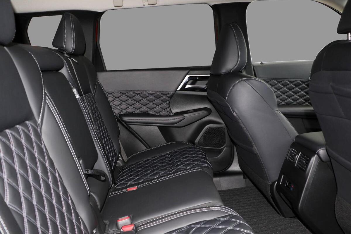 2024 Mitsubishi Outlander PHEV Exceed ZM Auto AWD MY24 image 9