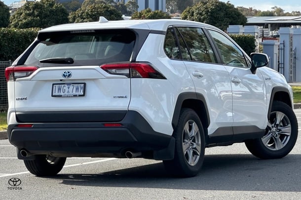 2022 Toyota RAV4 HYBRID GX AWD image 3