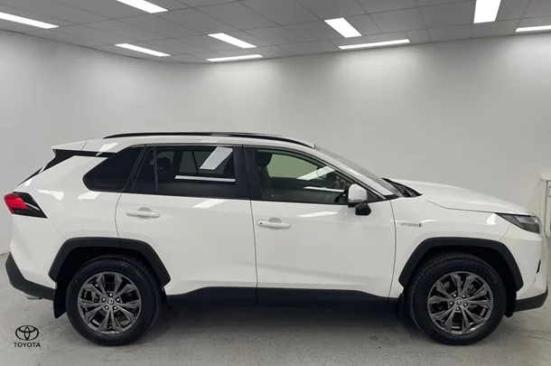 2023 Toyota RAV4 Hybrid GXL-2WD image 2