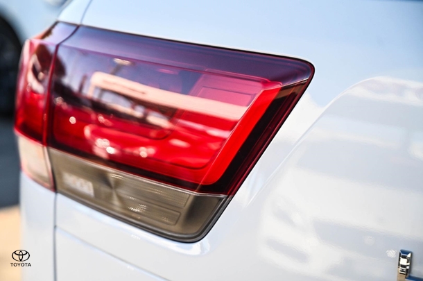 2023 Toyota Landcruiser GXL image 13