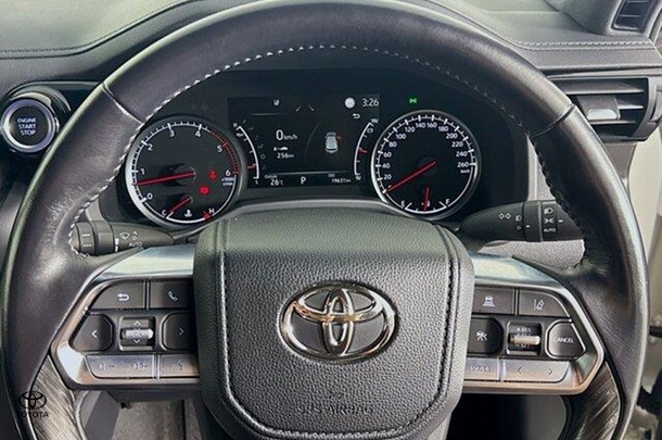 2022 Toyota LANDCRUISER Sahara ZX image 13