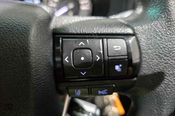 2023 Toyota Hilux SR image 19