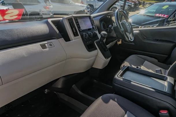 2022 Toyota HIACE LWB image 8