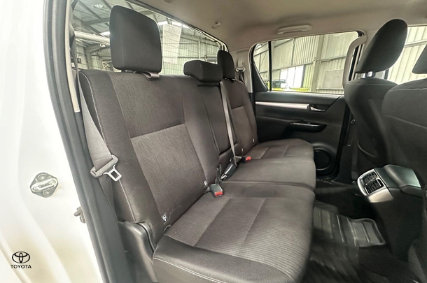 2021 Toyota Hilux SR5 image 11