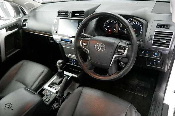 2023 Toyota Prado VX image 5