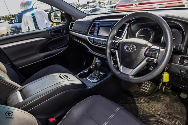 2015 Toyota KLUGER 4x2 GX image 7