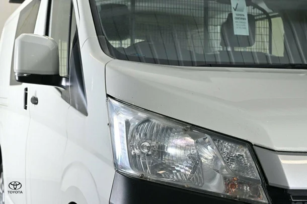 2019 Toyota Hiace LWB image 4