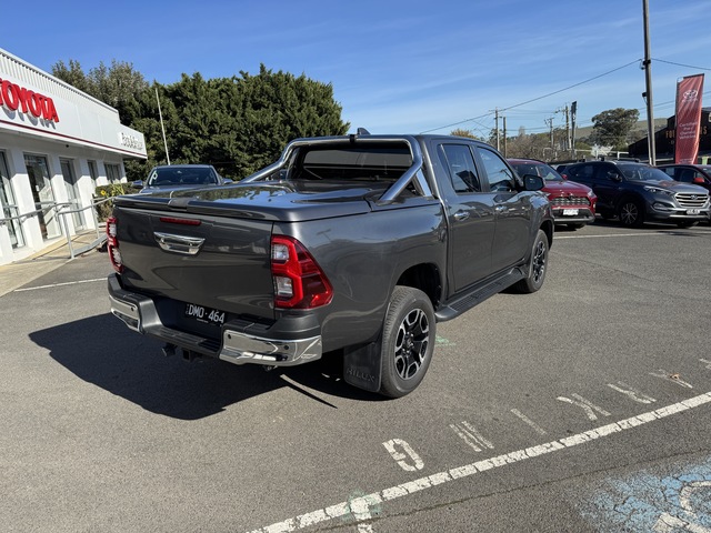 2023 Toyota Hilux SR5 image 8