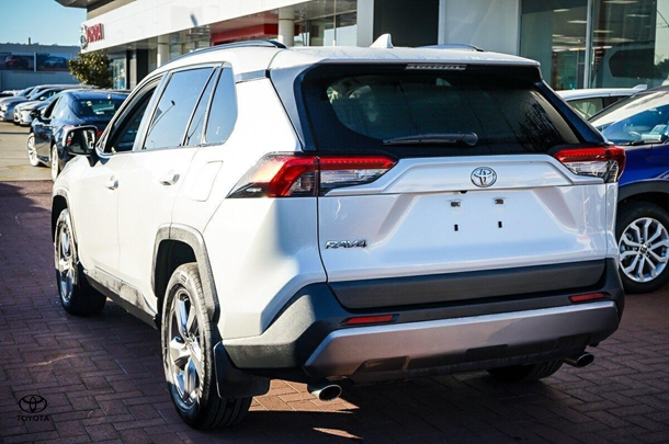 2020 Toyota RAV4 GXL image 5