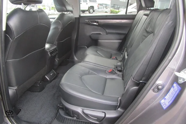 2021 Toyota Kluger Hybrid AWD GRANDE image 13