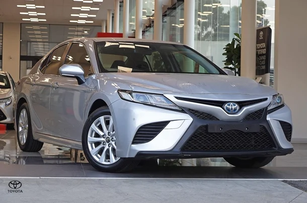 2018 Toyota Camry Hybrid Ascent Sport image 1
