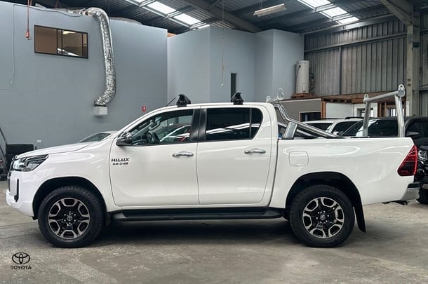 2021 Toyota Hilux SR5 image 6
