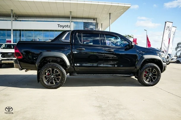2023 Toyota Hilux 4x4 Rogue image 3