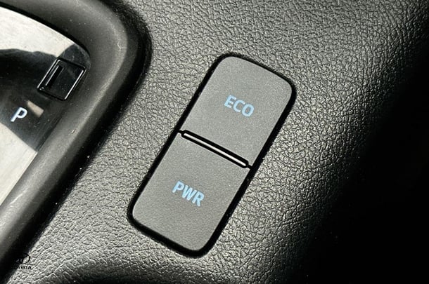 2022 Toyota Hilux SR image 22