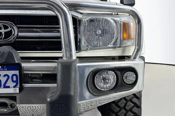 2021 Toyota LANDCRUISER MILITARY GXL image 3