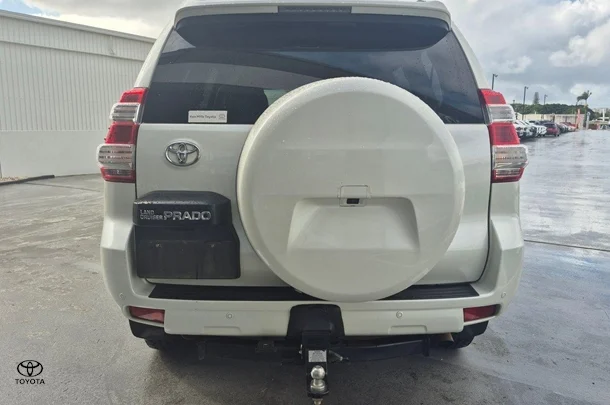 2017 Toyota Prado VX image 8