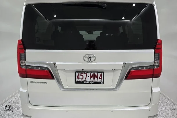 2022 Toyota Granvia Standard image 3
