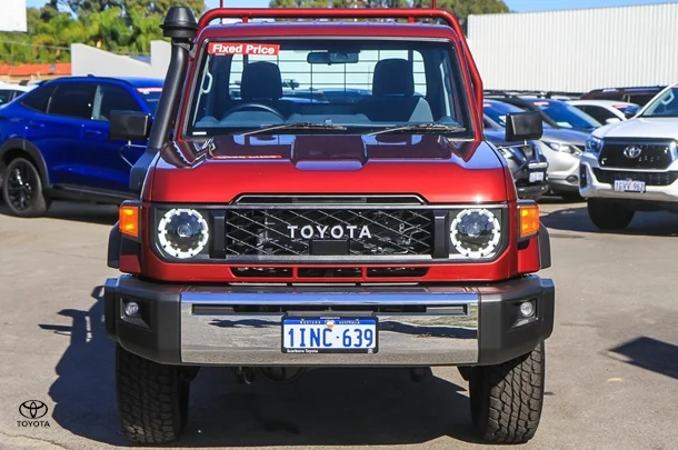 2024 Toyota LC Military GXL image 5